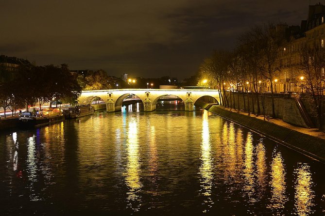 Paris By Night with Seine River Cruise and Roundtrip Luxury Transportation - The one-hour Bateaux Parisiens cruise
