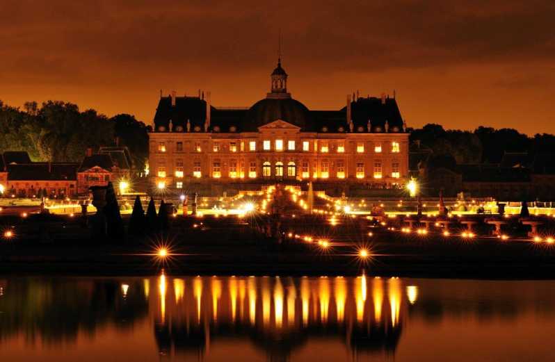 Paris: Candlelit Dinner at Vaux-le-Vicomte by Limousine - Touring the château rooms with an audio guide