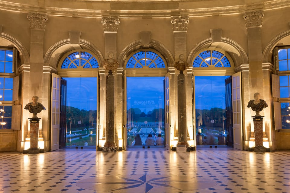 Paris: Candlelit Dinner at Vaux-le-Vicomte by Limousine - Fireworks provide a fitting finale