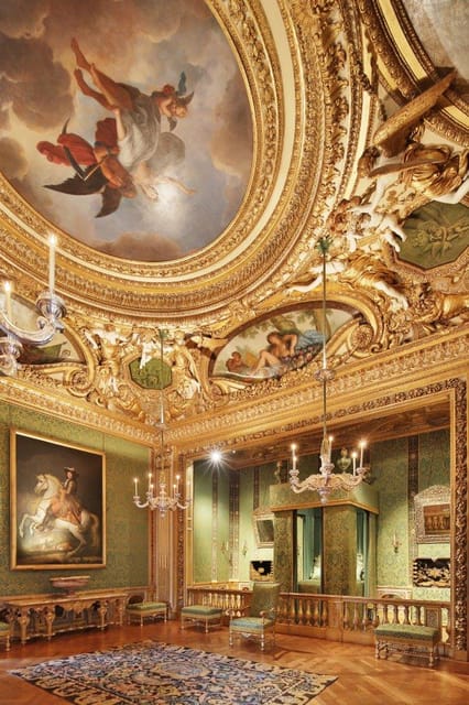 Paris: Candlelit Dinner at Vaux-le-Vicomte by Limousine - Who should book this Vaux-le-Vicomte evening