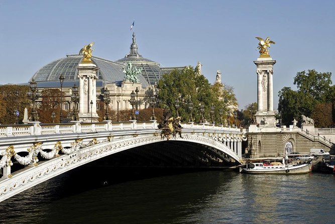 Paris Capitaine Fracasse 3 Course Seine River Dinner Cruise - Starting on Île aux Cygnes: an easy launch point for a night route