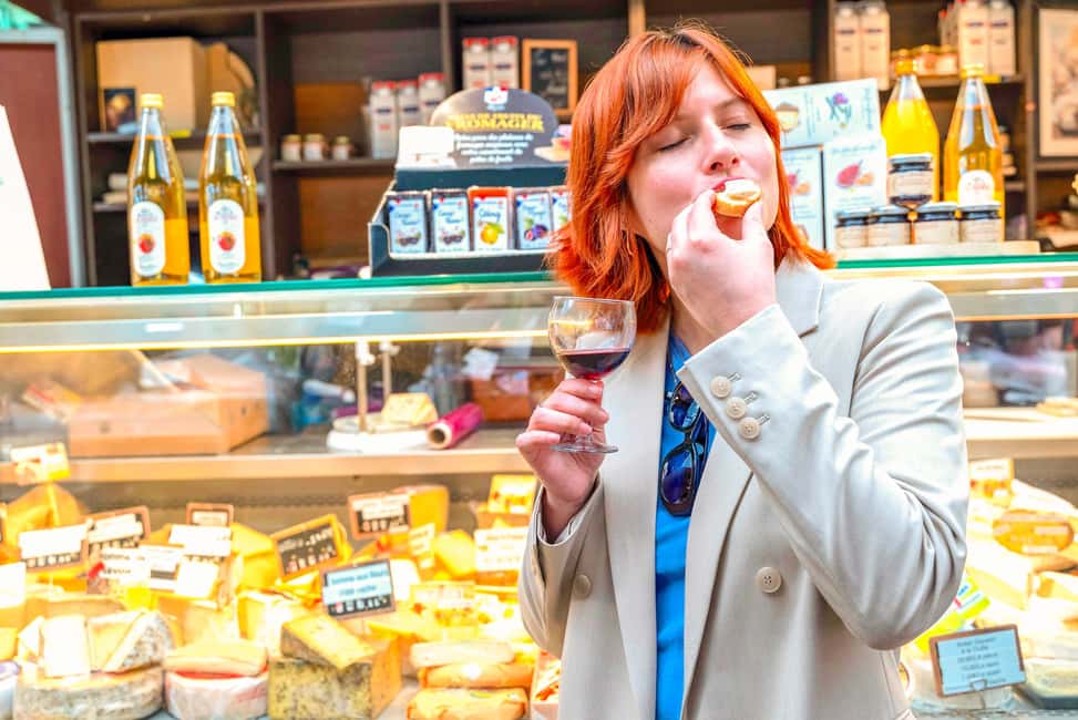 Paris: Champagne and Oysters Food Tour - Oysters and Local Wine: The First Bite in Le Marais