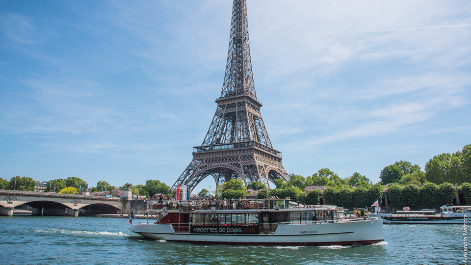 Paris: Champagne Tasting Cruise Departure from Eiffel Tower - Why This Seine Champagne Cruise Works So Well for Couples and First-Timers