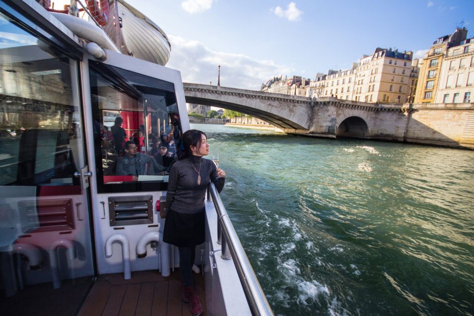 Paris: Champagne Tasting Cruise Departure from Eiffel Tower - How the Tasting Actually Works: 3 Champagnes in a Guided Flow