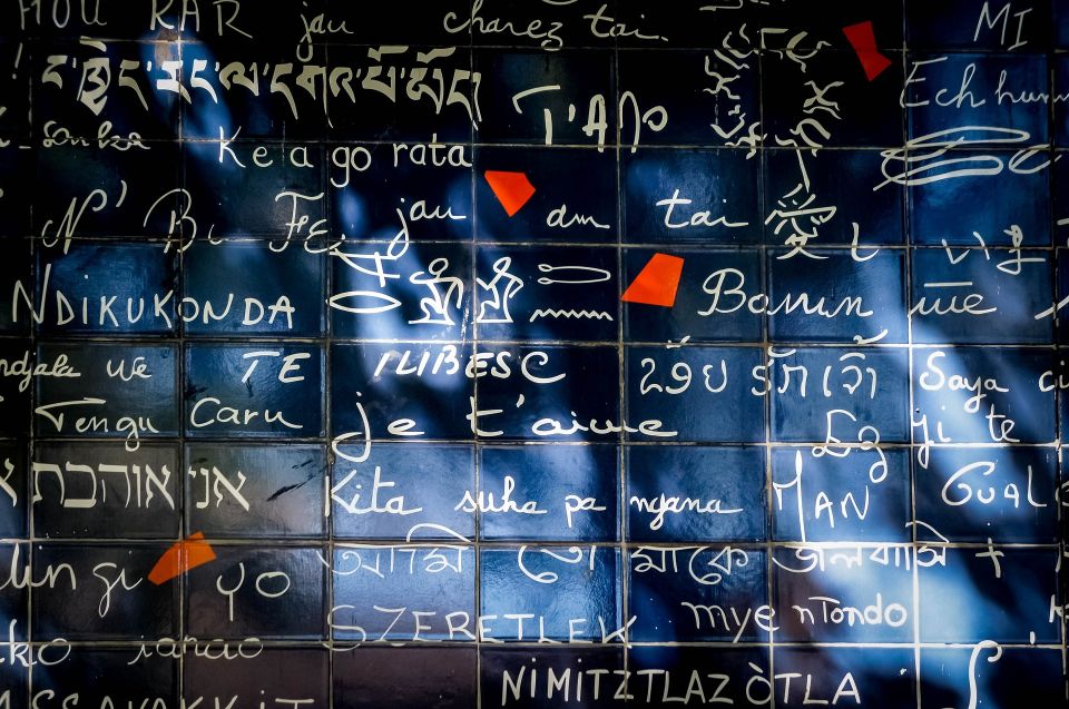 Paris: Charms of Montmartre Guided Walking Tour - What the two-hour format means
