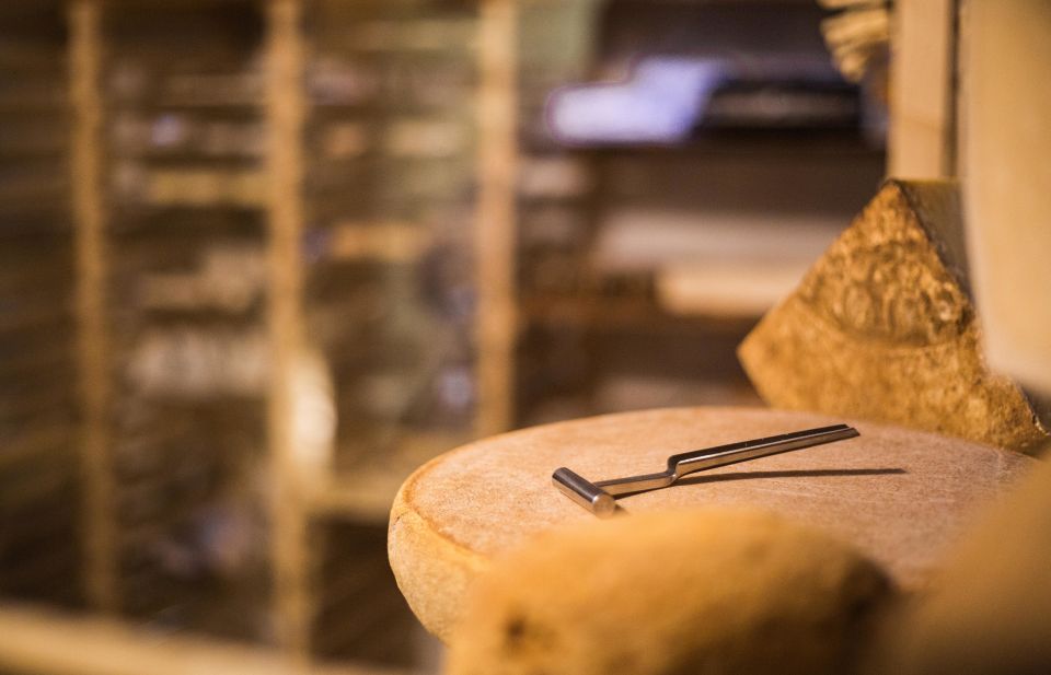 Paris: Cheese and Wine Class in a 17th Century Cellar - Your 90 minutes: what happens from arrival to last sip