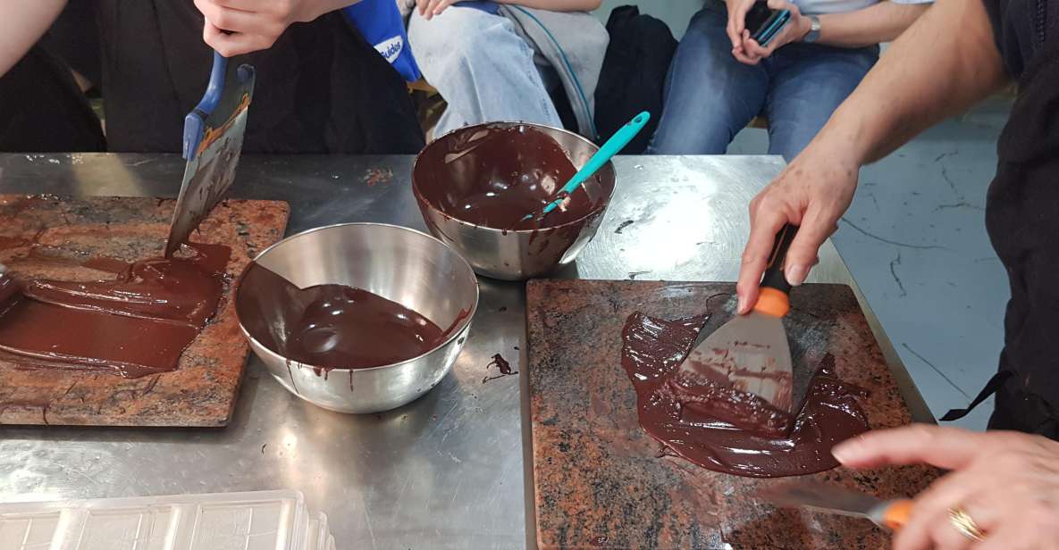 Paris: Chocolate Discovery Workshop and Tasting - What Yasmine and Sébastien explain about cocoa