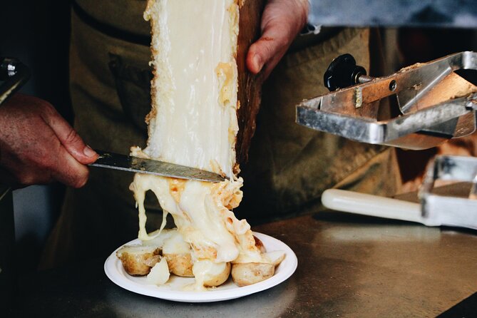 Paris Christmas Food Tour with a Local Guide, and Seasonal Treats - Finishing at Luxembourg Gardens