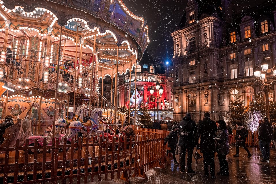 Paris: Christmas Market Guided at Notre Dame & Food Tasting - Santa’s stall and the final photo stop