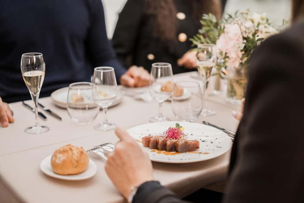 Paris : Christmas Special Lunch Cruise on the Seine River - Getting settled at your table