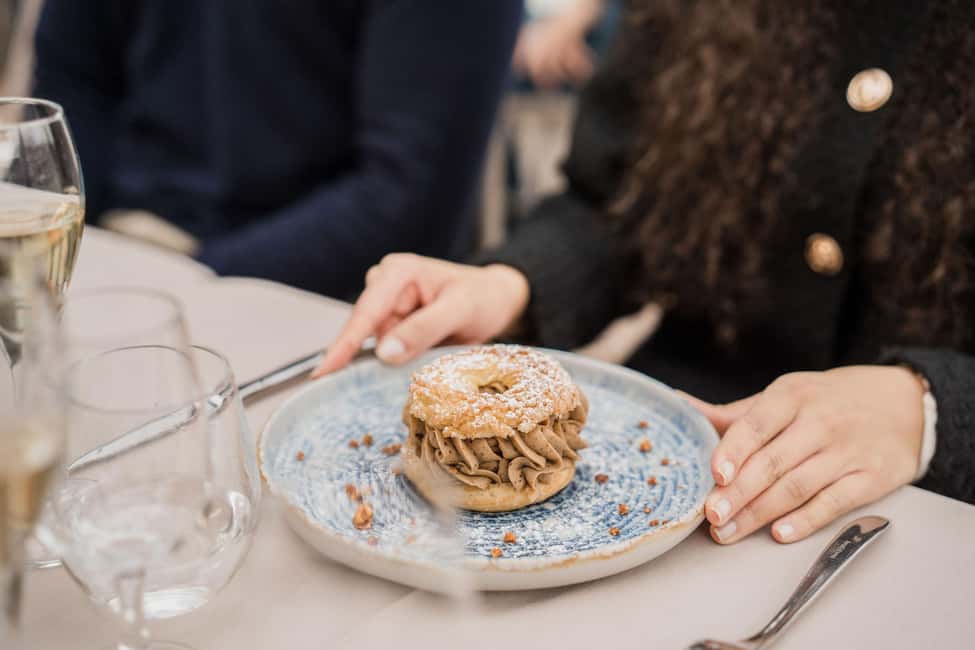 Paris : Christmas Special Lunch Cruise on the Seine River - The Eiffel Tower photo opportunity