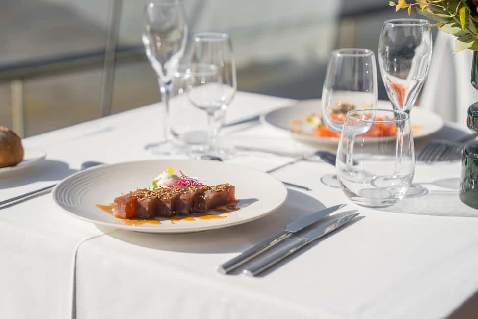 Paris : Christmas Special Lunch Cruise on the Seine River - What arrives at the table