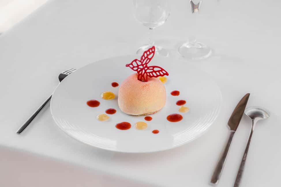 Paris : Christmas Special Lunch Cruise on the Seine River - Is the $147 price fair?