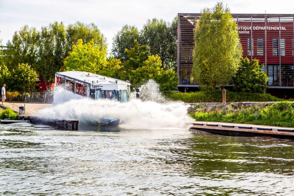 Paris: City and River Seine Tour on an Amphibious Bus - What you’ll learn from the live guide (and how the group stays involved)