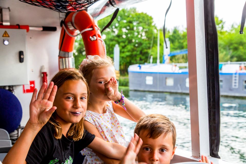 Paris: City and River Seine Tour on an Amphibious Bus - The land route: Eiffel Tower, Arc de Triomphe, and bridge views