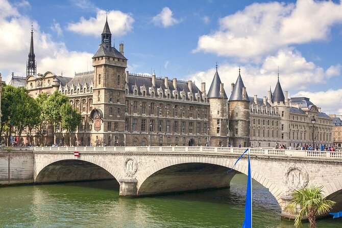 Paris City Center Free Walking Tour (Tip-Based) - Île de la Cité: starting at the real heart of old Paris