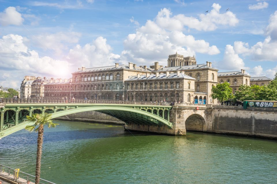 Paris: City Center Group Tour in German - Key Points You’ll Notice