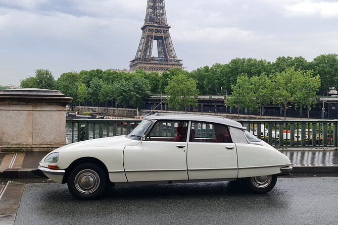 Paris City Tour 1h00 Citroën DS Vintage with Open Roof - The Louvre Pyramid Without a Museum Visit