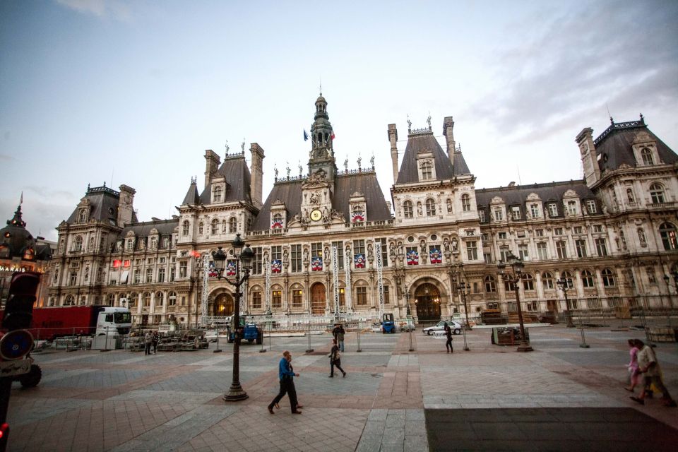 Paris: City Tour by Bus with Eiffel Tower & Optional Summit - Key things that make this tour worth your evening