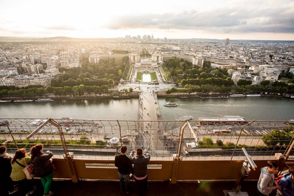 Paris: City Tour by Bus with Eiffel Tower & Optional Summit - Optional summit upgrade: bigger panoramas, extra time in elevators