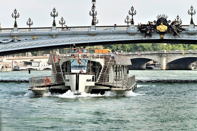 Paris City Tour by Coach with Sightseeing Seine River Cruise - The Seine Cruise: Why the One-Hour Boat Ride Is the Main Event