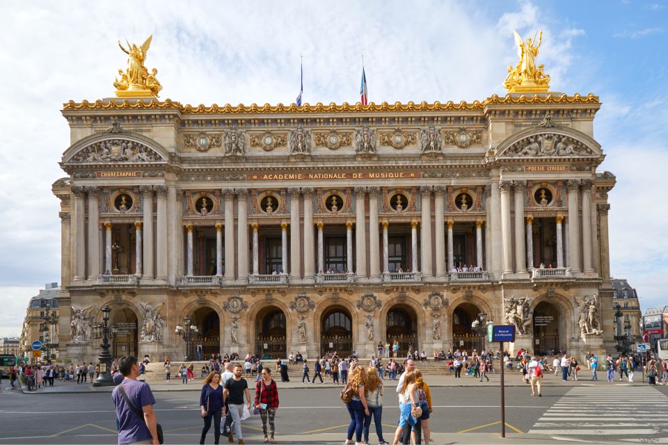 Paris: City Tour with Louvre Tickets & Cider with a Crepe - What the guide adds to the experience