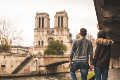 Paris: City Tour with Louvre Tickets & Cider with a Crepe - Île de la Cité: Paris begins on the river