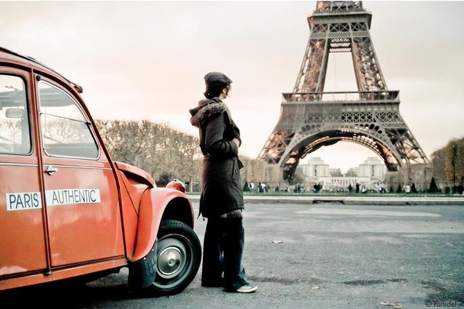 Paris Classic tour in 2CV - Champs-Élysées and the Arc de Triomphe: your first real Paris wow moment