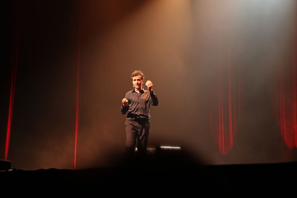 Paris: Comedy Show in English - How to Become a Parisian - Parisian Language and Facial Expressions: The Fastest Way to Look Local