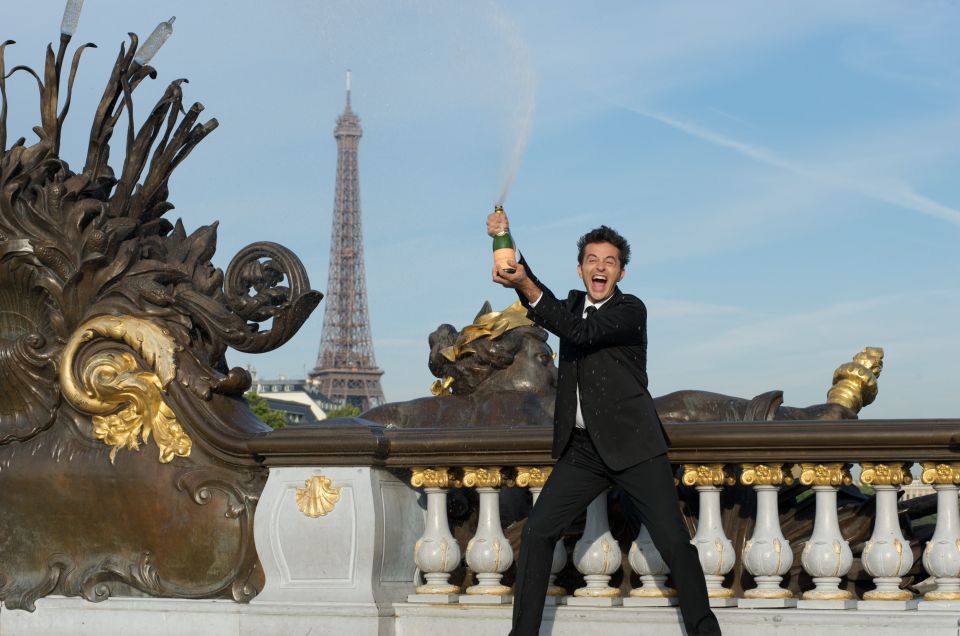 Paris: Comedy Show in English - How to Become a Parisian - Meet the Comedian and Get a Photo Moment