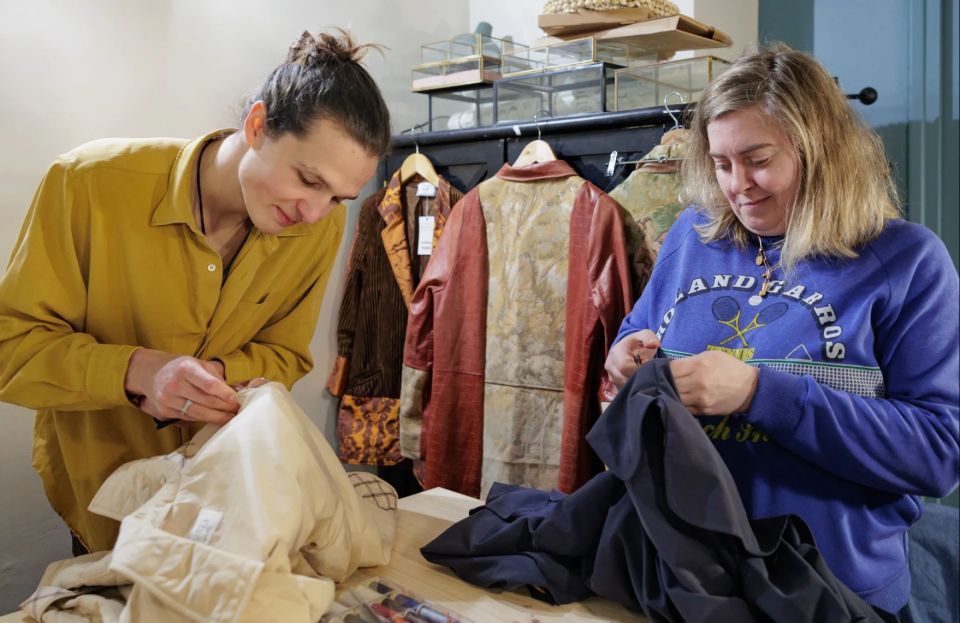 Paris: Couture workshop, upcycle your own jacket - Three hours in a small Paris studio