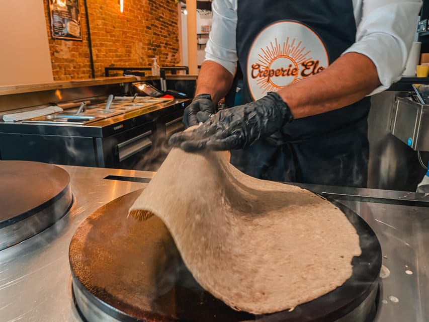 Paris: Crepes and cider tasting Experience - The minimalist setting keeps attention on the food