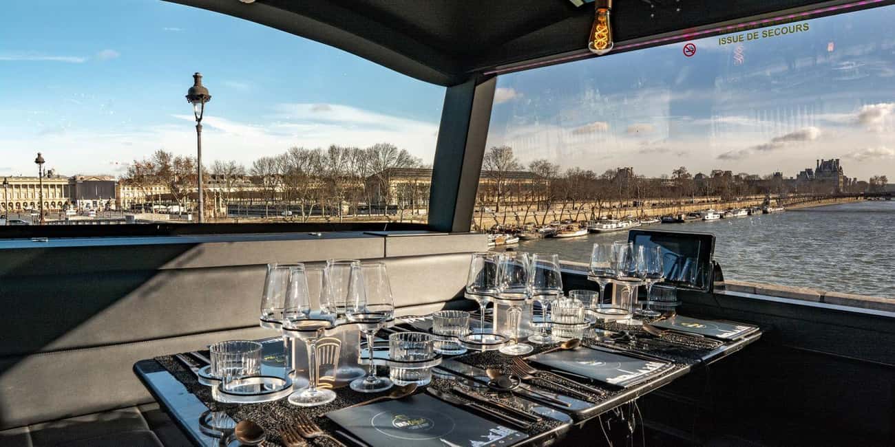Paris: Cultural Night Bus Tour with Dinner On Board - Practical Tips That Make the Difference