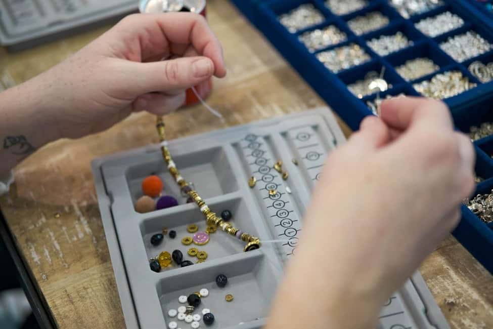 Paris: Custom Souvenir Bracelet Workshop - A 1-hour Paris craft break at Boutique My Nice Bracelet