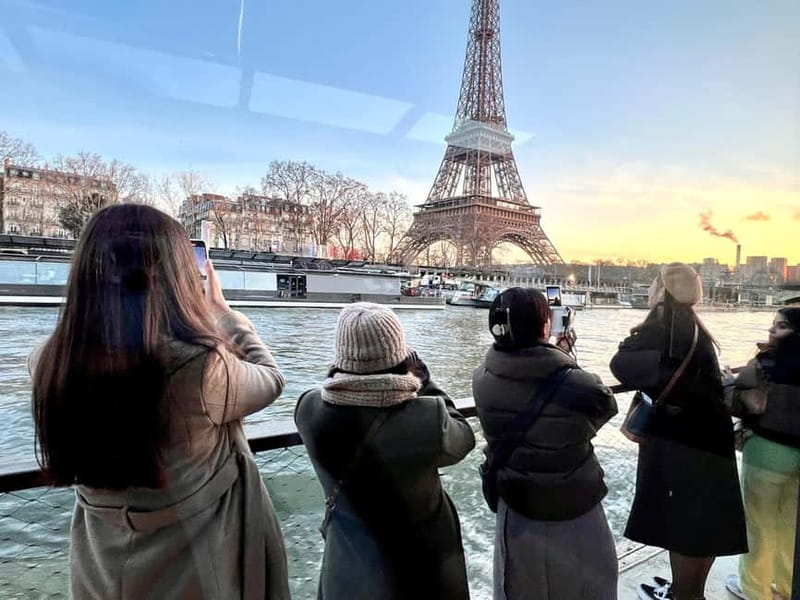 Paris: Day or Evening River Cruise with Musical Ambiance - From Pier 03 at the Eiffel Tower: The First 15 Minutes Matter