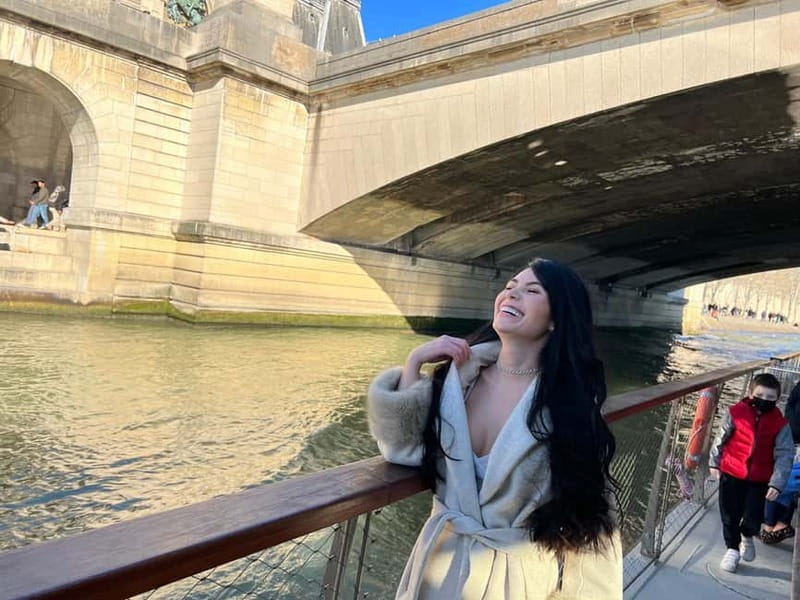 Paris: Day or Evening River Cruise with Musical Ambiance - Capacity, Weather, and Comfort: When It Gets Crowded