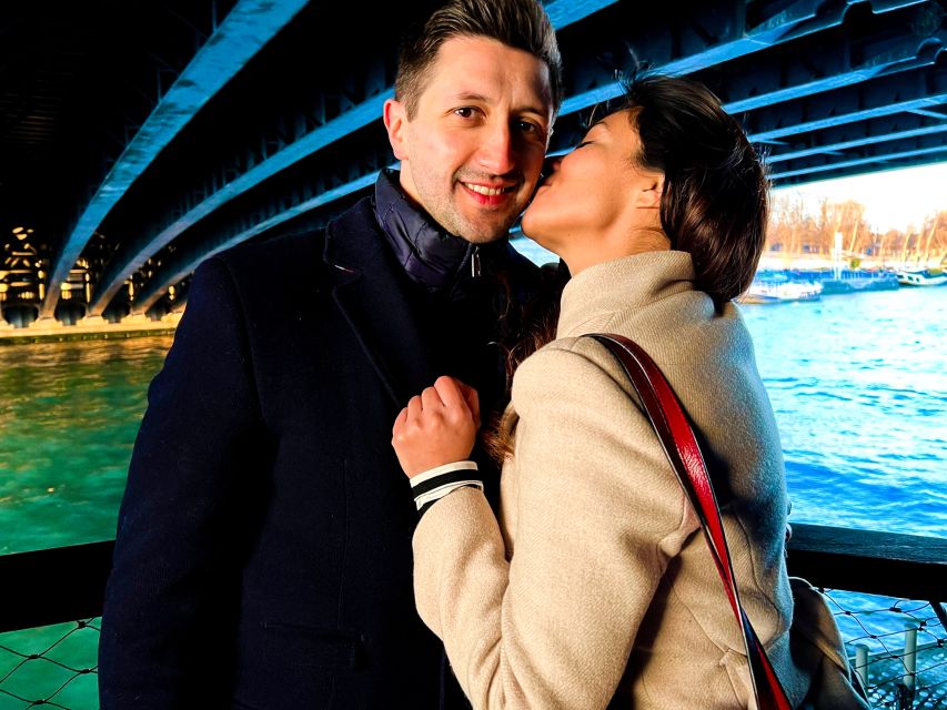 Paris: Day or Sunset Cruise with Drink, Ice Cream or Dessert - Lines, Weather, and Photo Reality at the Boarding Pier