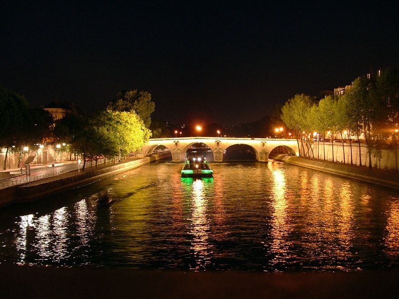 Paris: Dinner Cruise on the Seine and Eiffel Tower 2nd floor - Price and value: what $188 per person really buys
