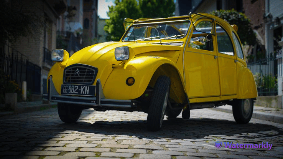 Paris: Discover Paris 2CV - Champs-Élysées: Grand Boulevards, Real People Scale