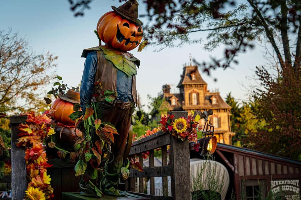 Paris: Disneyland Paris Ticket with Transfer - Shows and Character Magic: Plan Around What Sells Out