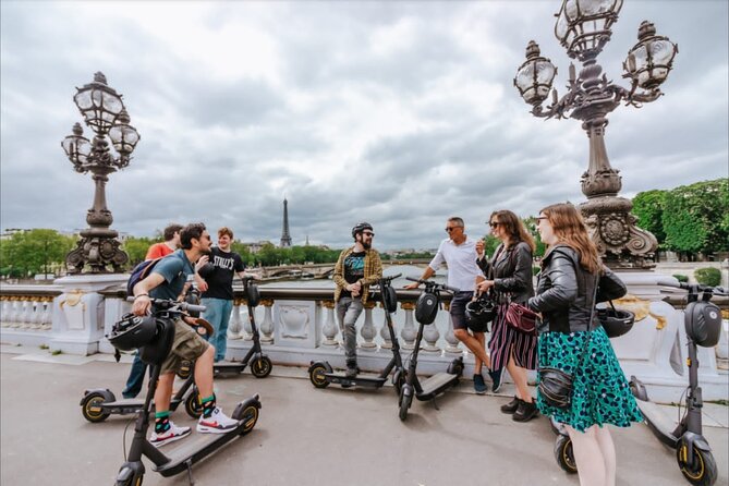 Paris E-Scooter Tour with fun & informative guide (small groups) - Île de la Cité and the Center-Of-Paris Feel