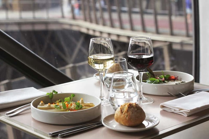Paris: Early Dinner at Madame Brasserie in the Eiffel Tower - Dining rooms and views: Cœur Brasserie vs Seine View