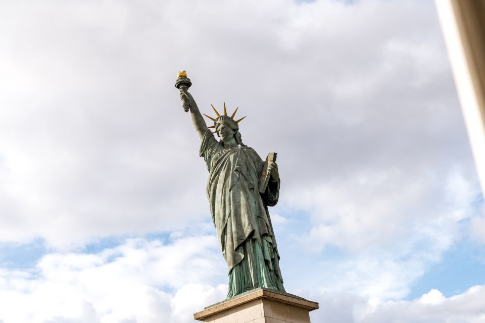 Paris: Early Evening Dinner Cruise on the River Seine - Key moments worth planning for