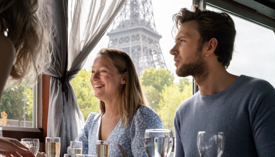 Paris: Early Evening Dinner Cruise on the River Seine - Service, entertainment, and the overall feel