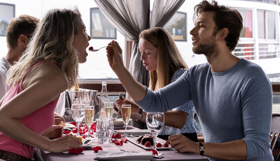 Paris: Early Evening Dinner Cruise on the River Seine - Quick checklist before you go