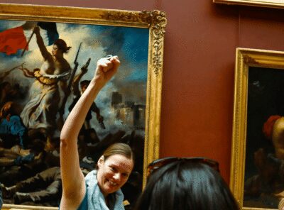 Paris: Early Morning Louvre Private Guided Tour with Pickup - Meeting the guide at the Louvre Pyramid