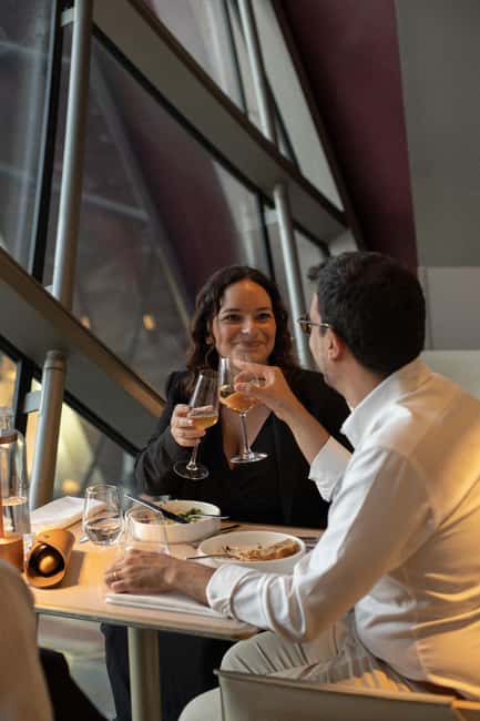 Paris: Eiffel Tower Dining, Gustave Menu at Madame Brasserie - Timing your arrival: 6:30 PM vs 9:00 PM