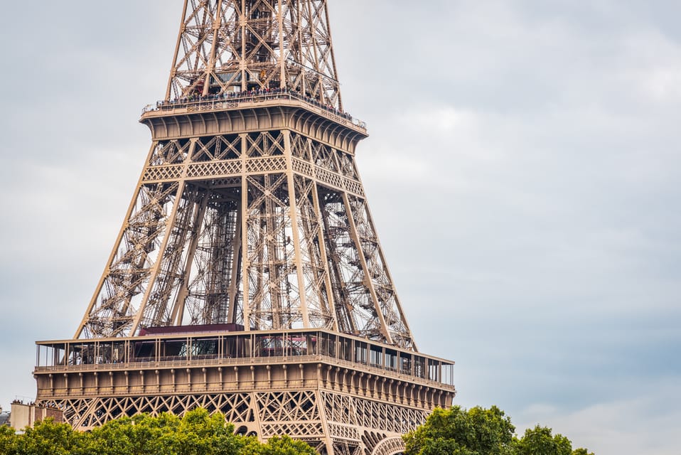 Paris: Eiffel Tower Elevator 2nd Level and Summit Access - Reserved elevators to the 2nd floor: the first wow moment