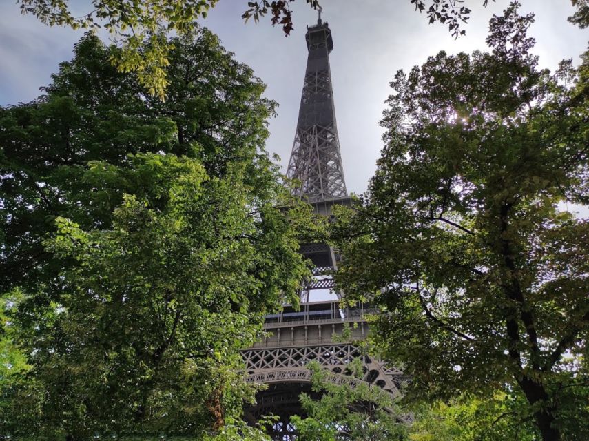 Paris: Eiffel Tower Entry Ticket with Optional Summit Access - From the Meeting Point to the 2nd Floor: What the Host Does