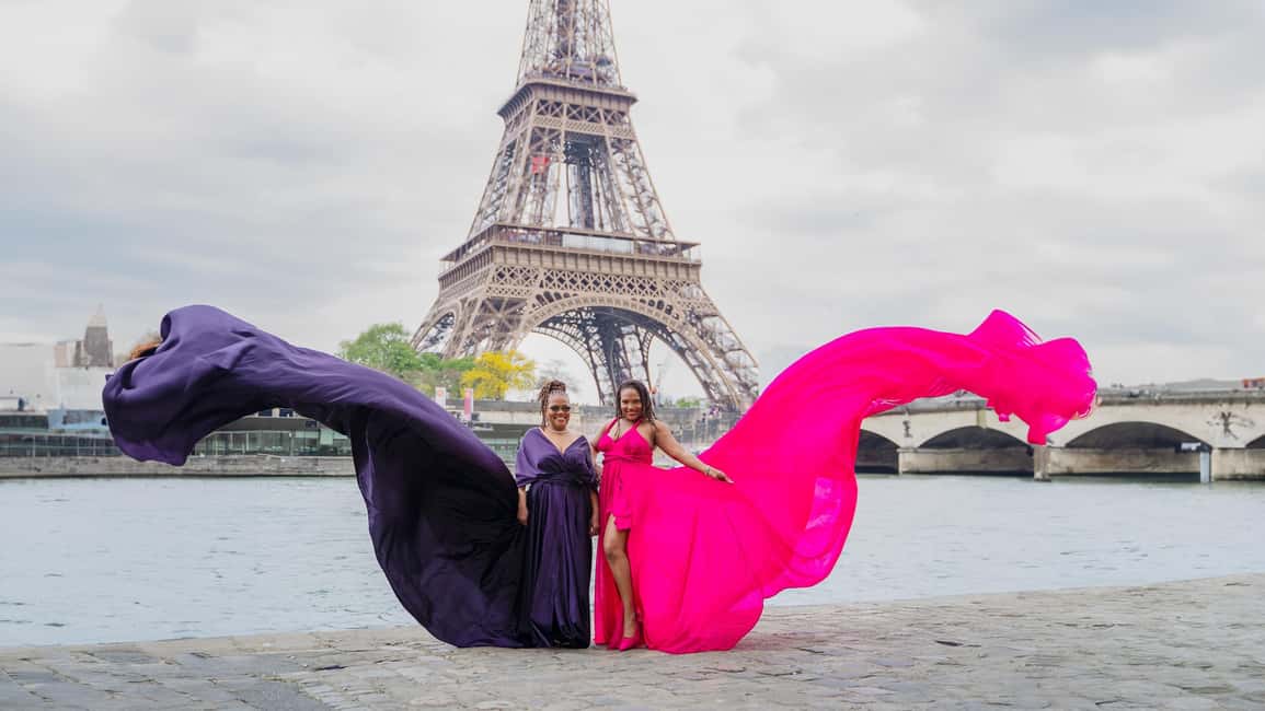 Paris: Eiffel Tower Flying-Dress Photoshoot jonadress - Seine River stop: short, sweet, and very photogenic